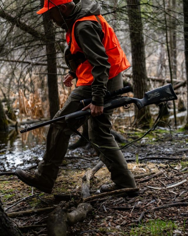 The shorter barrels in our Model 307™ lineup allow you to push through the thick brush or setup comfortably in the blind. What barrel length is optimal for your setup?#Weatherby #Model307 #Hunting #MadeinUSA