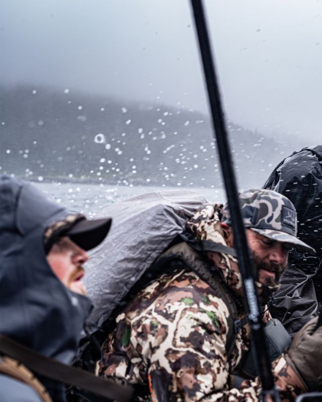 Our bear season was concluded by heading up to Alaska on a cast and blast, product testing trip with the Hushin crew. After a long, hard week of putting our gear through the wet, salty conditions in the far northwest, we were able to find success on the black sand beaches of Alaska.📸 @koby.owens#Weatherby #Alaska #SpringBear