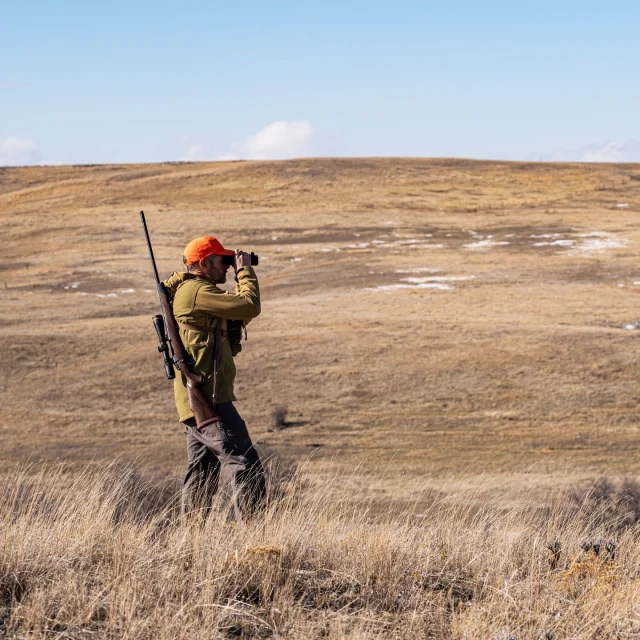 Old-School Look 🤝 New-Age TechnologyThe Adventure SD features a fancy walnut stock that preserves the classic Weatherby® look while building it onto our new Model 307™ action.Carbon fiber stocks are super lightweight and durable, but there is just something about a beautiful wood stock that you don't get with carbon fiber. Which one do you prefer?#Weatherby #Adventure