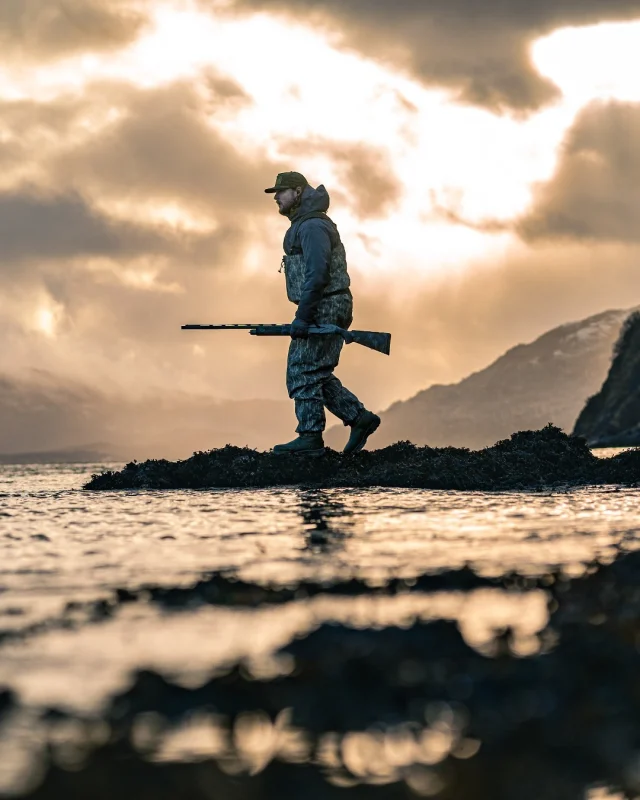 Name a place more majestic and unforgiving than Alaska... We'll wait.Watch us take down some sea ducks on Kodiak Island in our latest featured film, available at the link in our bio!Did you enter our free merch giveaway?
If not, all you have to do is follow @wbyfieldandflight then head to YouTube and leave a comment on the video to be entered!#Weatherby #SORIX #Seaducks #Alaska