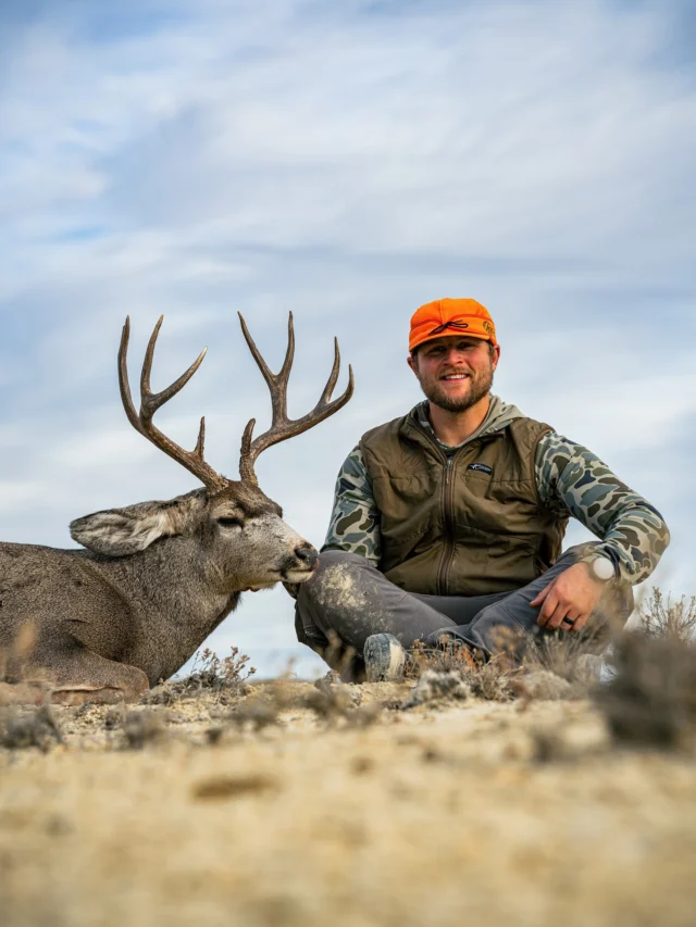 Long days behind the glass. Miles of open prairie. One last day buck.There’s something different about chasing rutting mule deer in the open country. It’s demanding, unpredictable, and when everything finally comes together, there’s nothing quite like it.Tomorrow, we’re dropping the full story behind these photos on YouTube.You’re not going to want to miss this one.#Weatherby