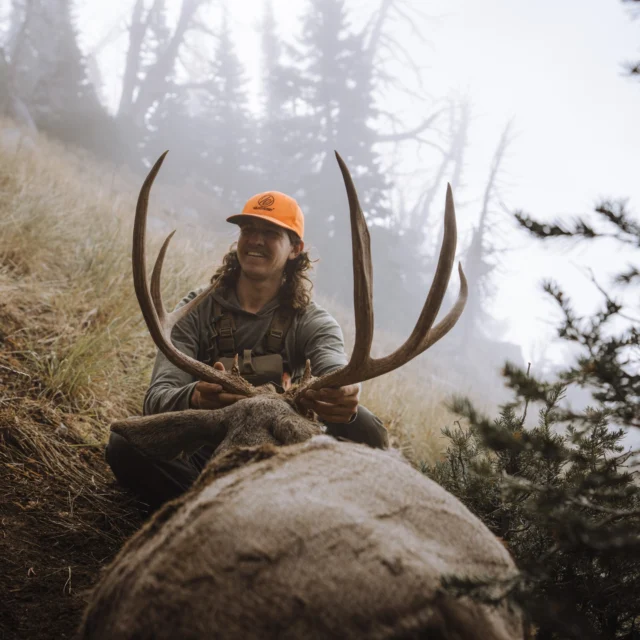 There's no better feeling than putting your hands on your dream buck.@koby.owens with a stud three point from the high country using the 270 WBY MAG.
#Weatherby
